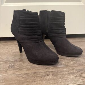 Kelly & Katie Elegant Black Ankle Boots